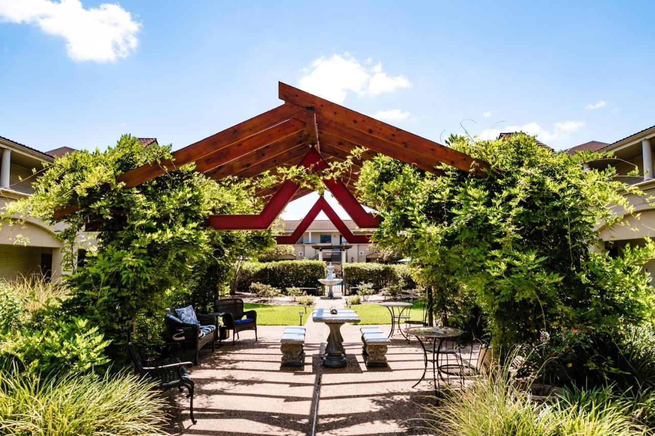 Vineyard Court Designer Hotel 3*
