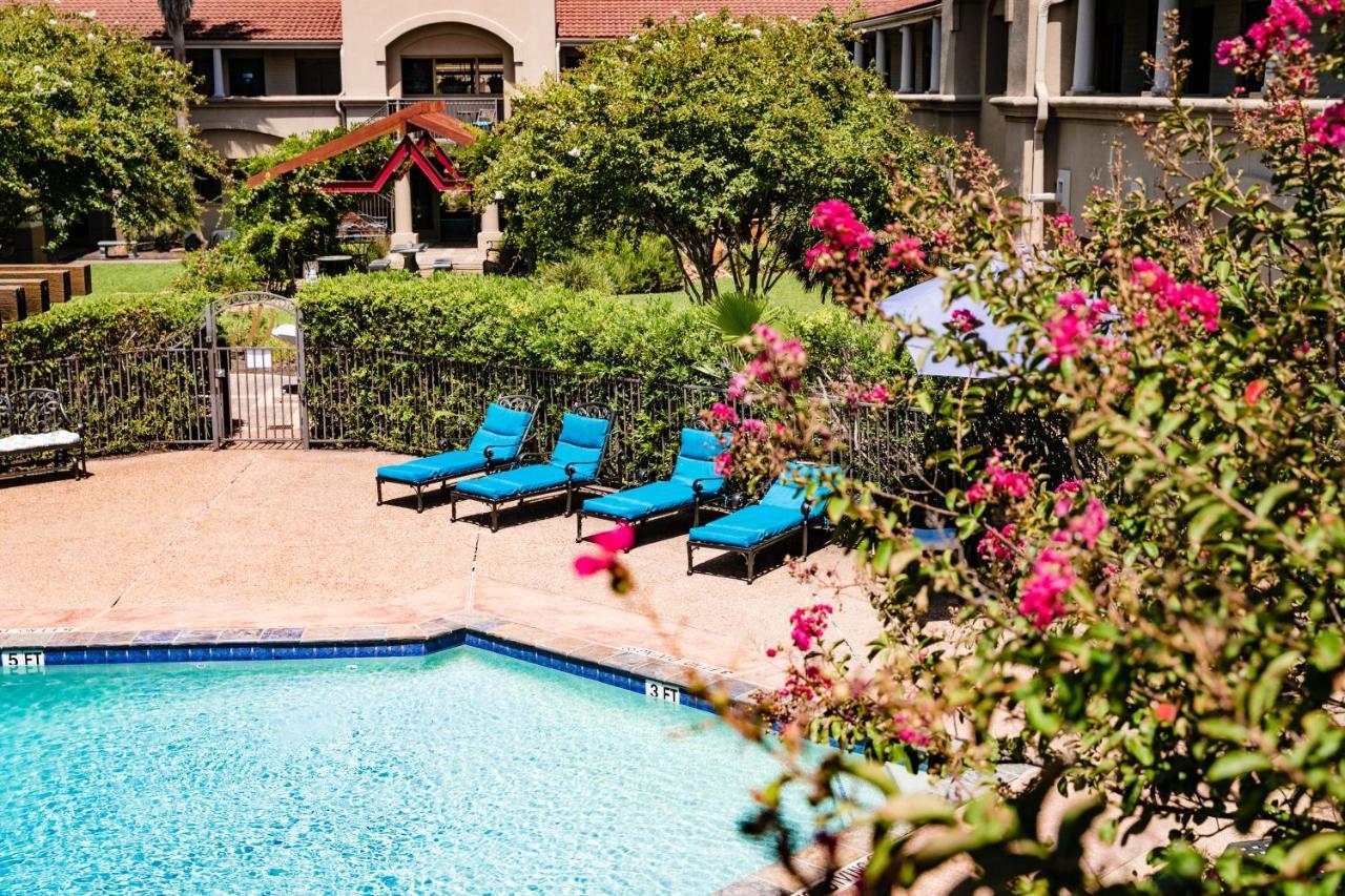 Vineyard Court Designer Hotel 3*