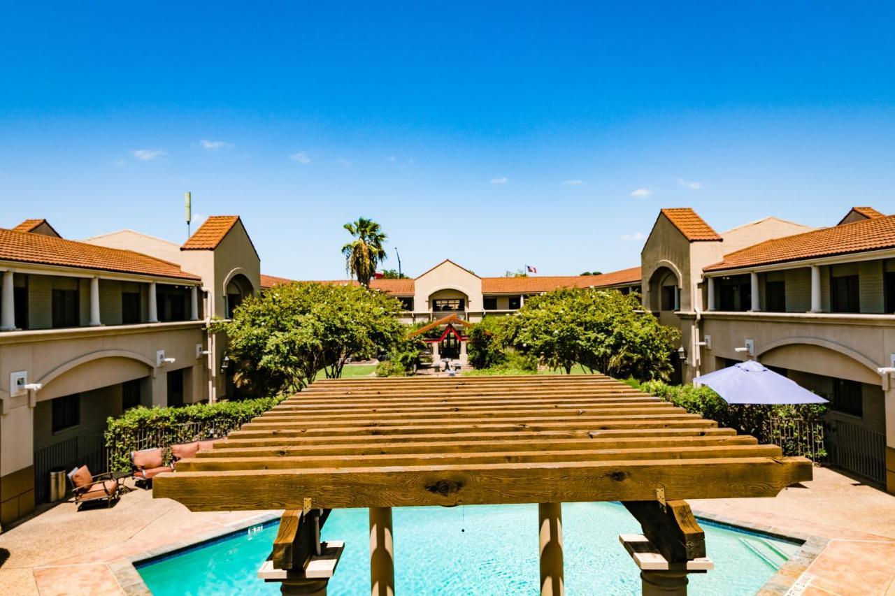 Vineyard Court Designer Hotel 3*