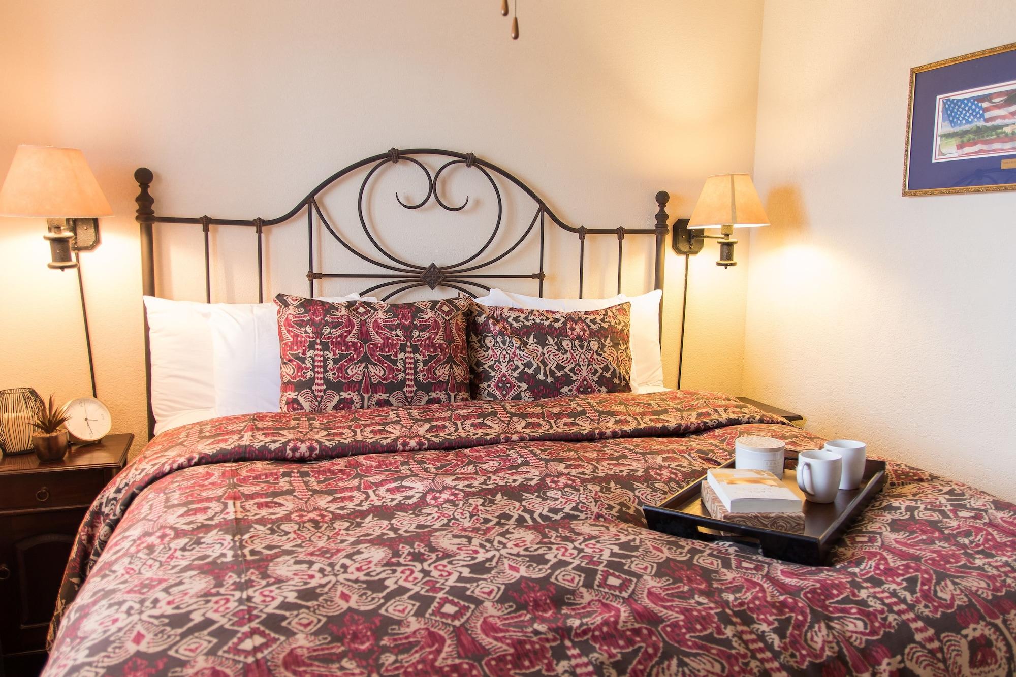 Hotel Vineyard Court Designer College Station