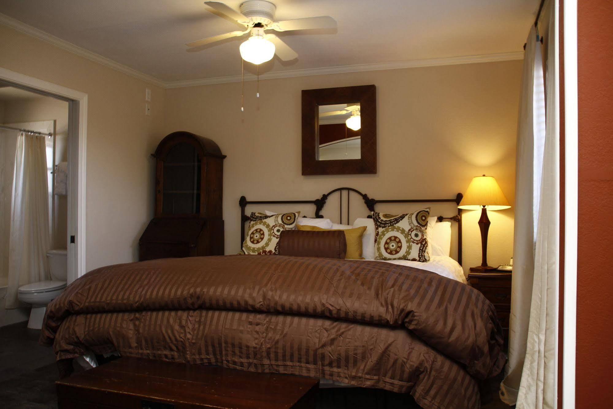 Vineyard Court Designer Hotel