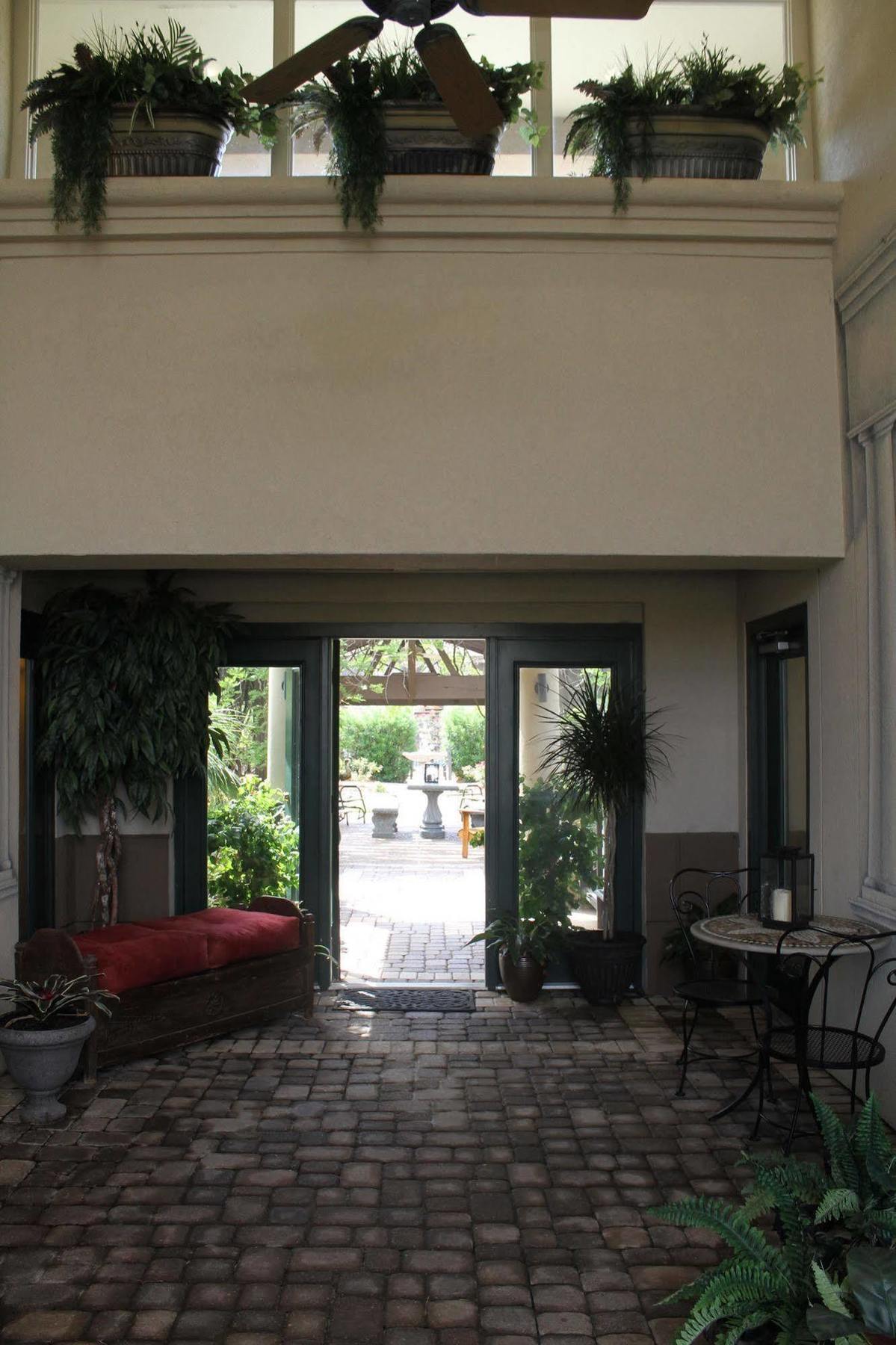 Vineyard Court Designer 3*