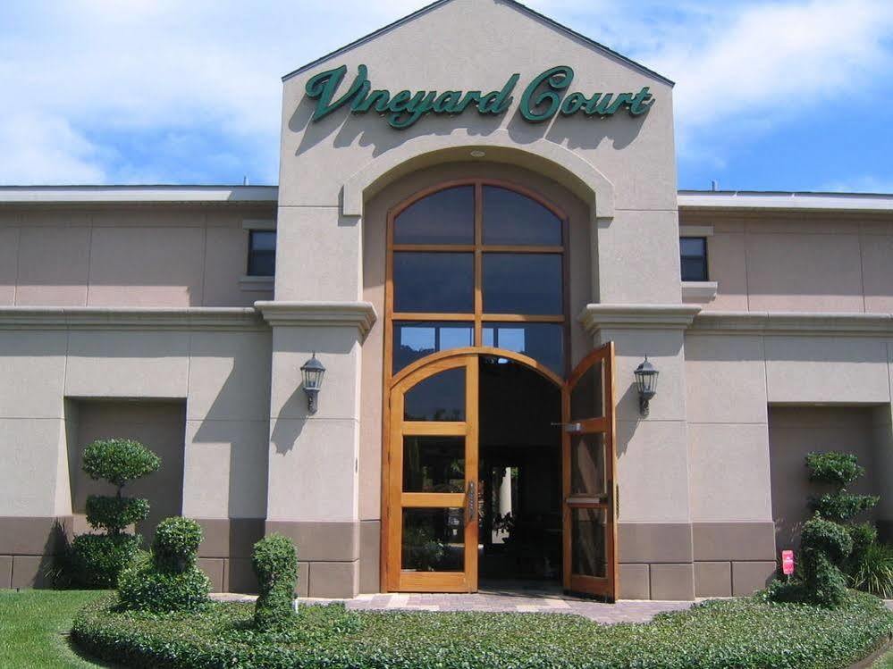 Vineyard Court Designer Hotel 3*