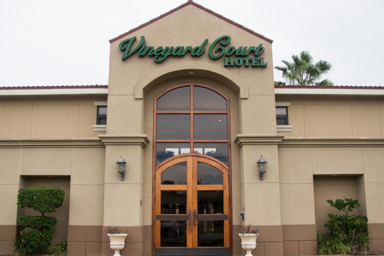Vineyard Court Designer 3*