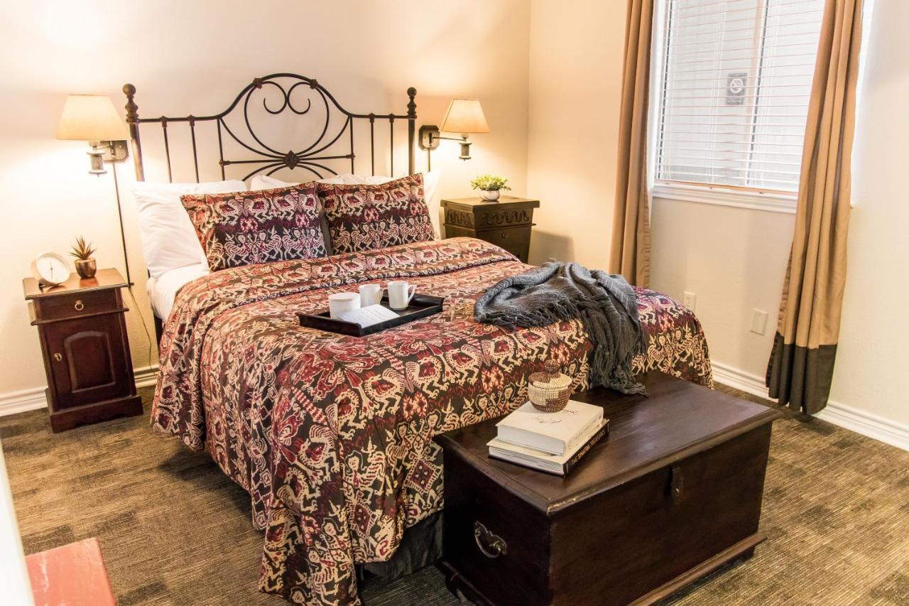Vineyard Court Designer 3*