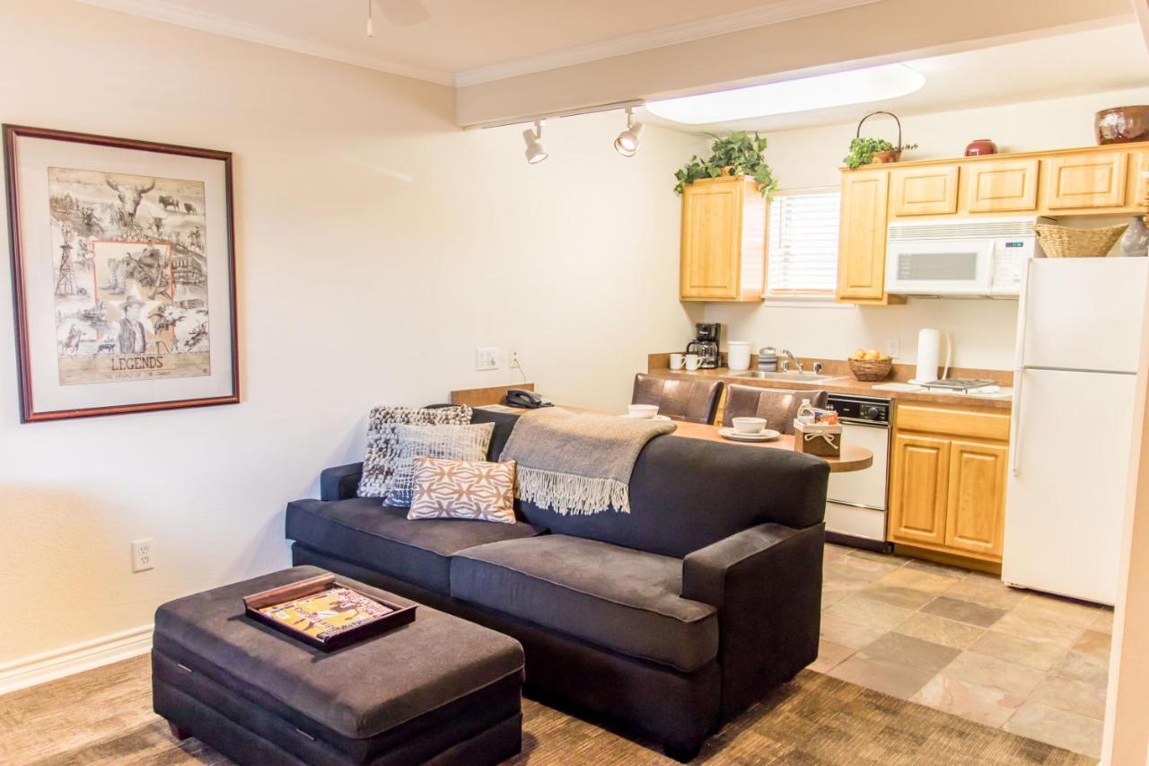 Hotel Vineyard Court Designer College Station