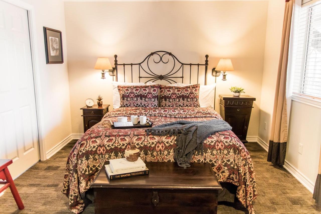 Vineyard Court Designer Hotel College Station