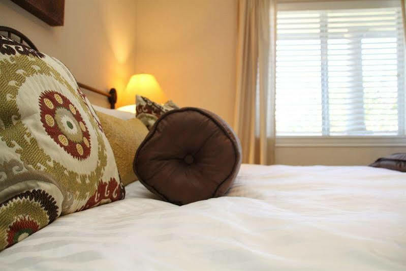 Vineyard Court Designer Hotel College Station